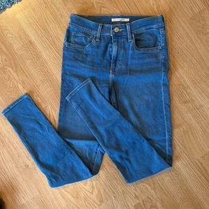 Levi Highrise Super Skinny Jean 27